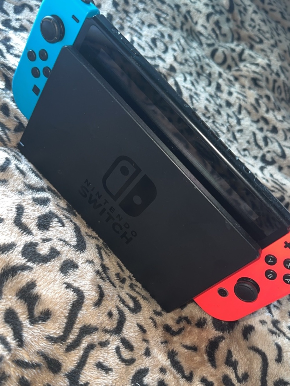 Nintendo switch (WITH 2 games